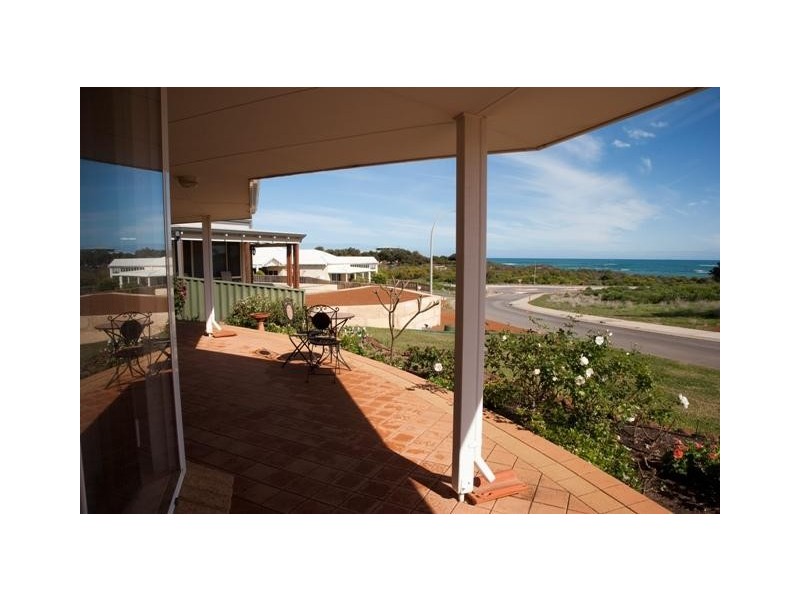 15 Smugglers Pass, Drummond Cove WA 6532