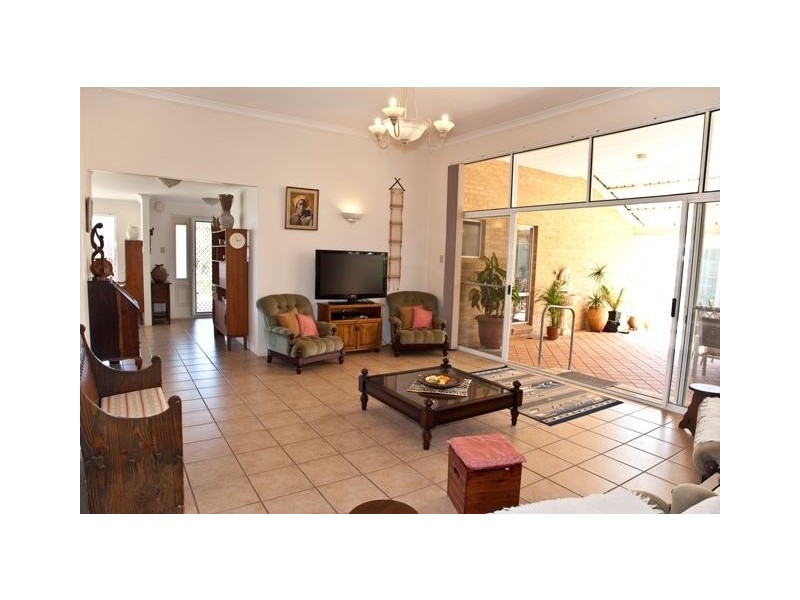 15 Smugglers Pass, Drummond Cove WA 6532