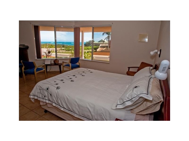 15 Smugglers Pass, Drummond Cove WA 6532