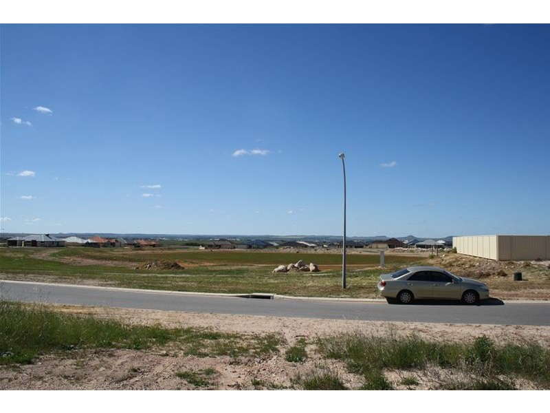 15 Awanui Street, Wandina WA 6530