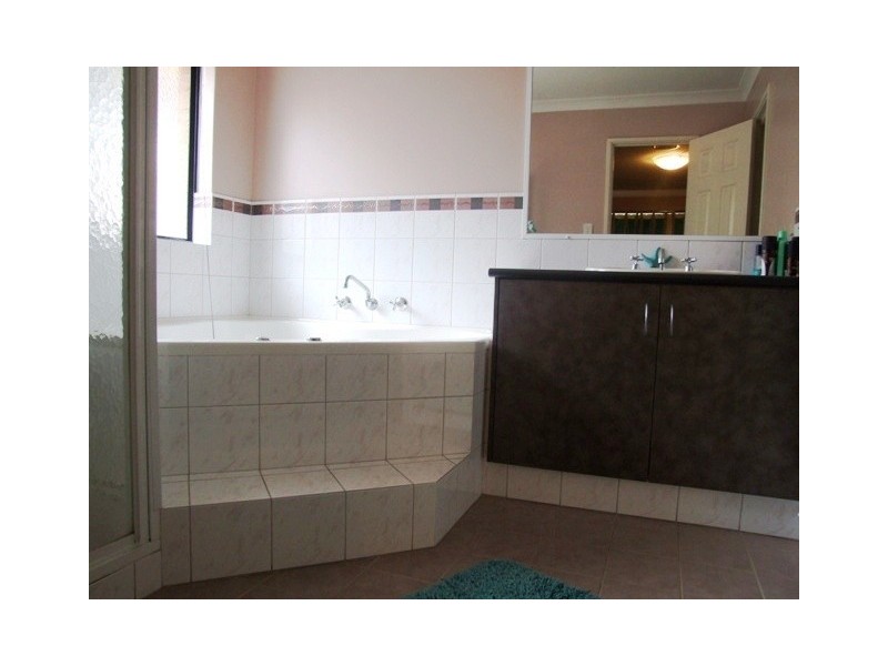 18 Waterfront Circle, Drummond Cove WA 6532