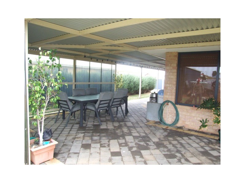 18 Waterfront Circle, Drummond Cove WA 6532