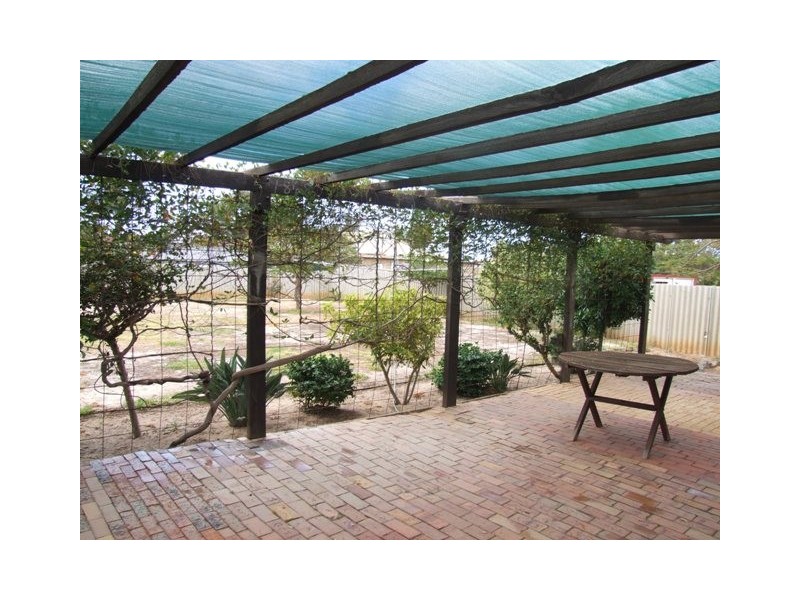 4 Pinyali Way, Waggrakine WA 6530