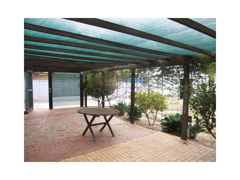 4 Pinyali Way, Waggrakine WA 6530