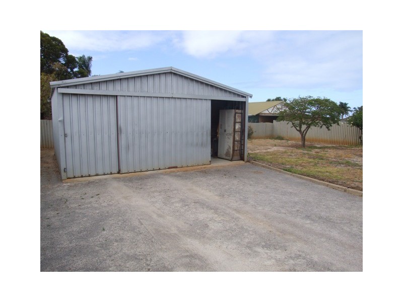 4 Pinyali Way, Waggrakine WA 6530
