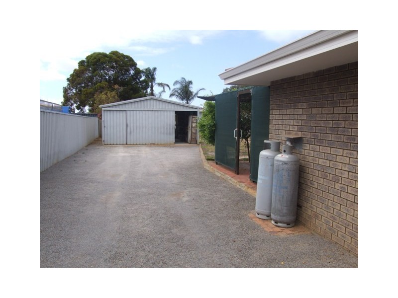 4 Pinyali Way, Waggrakine WA 6530