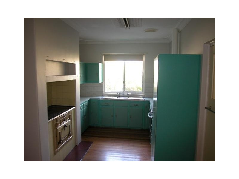 4 Conway Street, Beachlands WA 6530