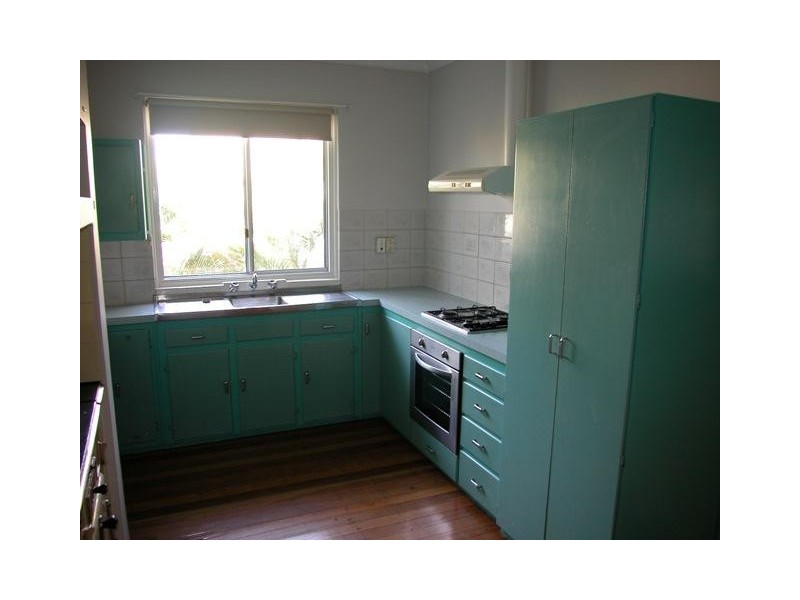 4 Conway Street, Beachlands WA 6530