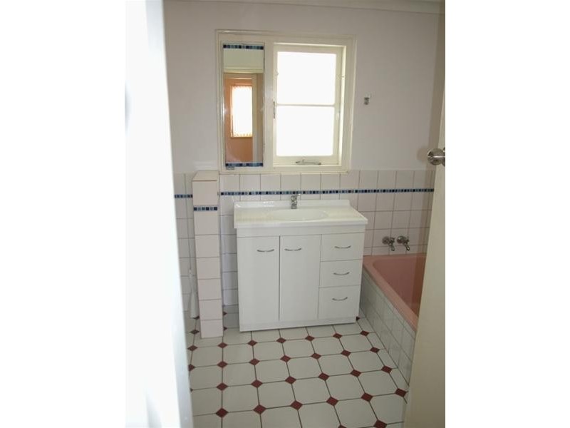 4 Conway Street, Beachlands WA 6530