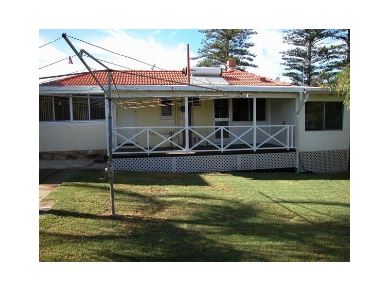 4 Conway Street, Beachlands WA 6530