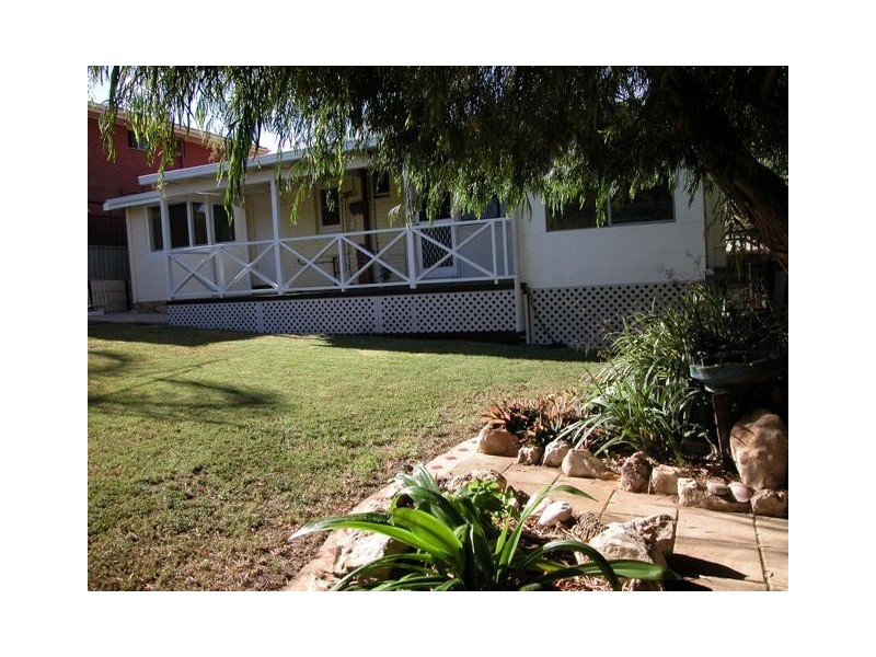 4 Conway Street, Beachlands WA 6530