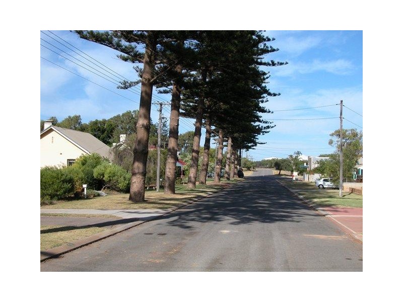 4 Conway Street, Beachlands WA 6530