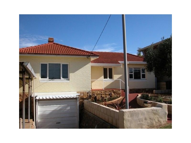 4 Conway Street, Beachlands WA 6530