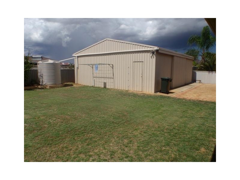 27 Kultown Drive, Waggrakine WA 6530