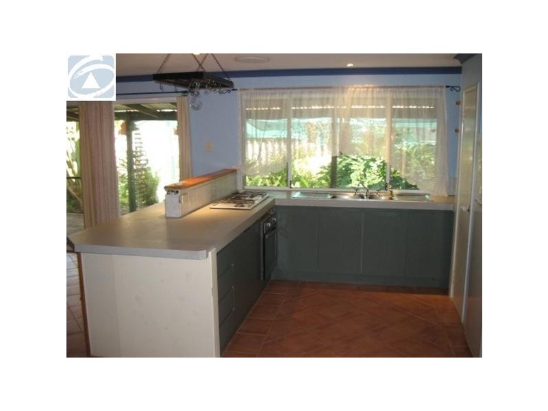 18 Halfmoon Drive, Waggrakine WA 6530