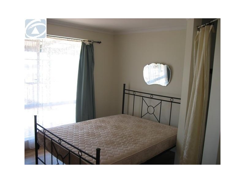 18 Halfmoon Drive, Waggrakine WA 6530