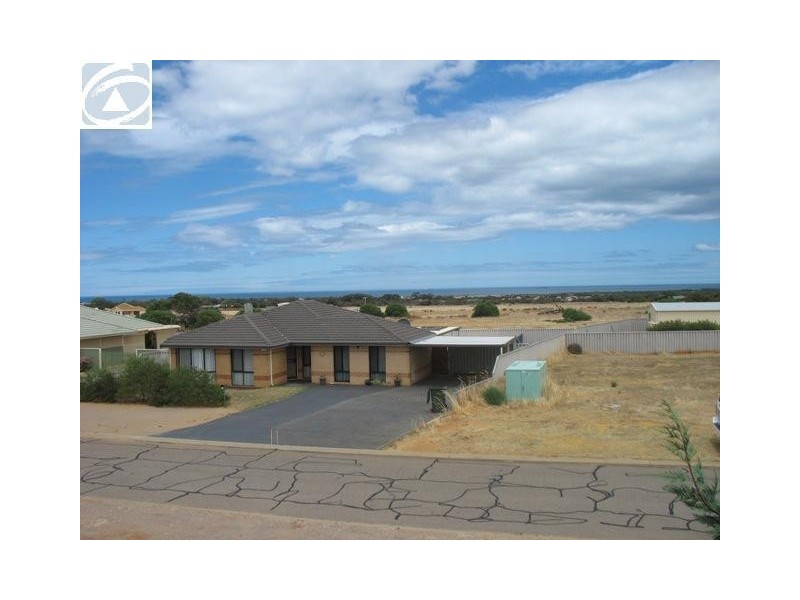 18 Halfmoon Drive, Waggrakine WA 6530