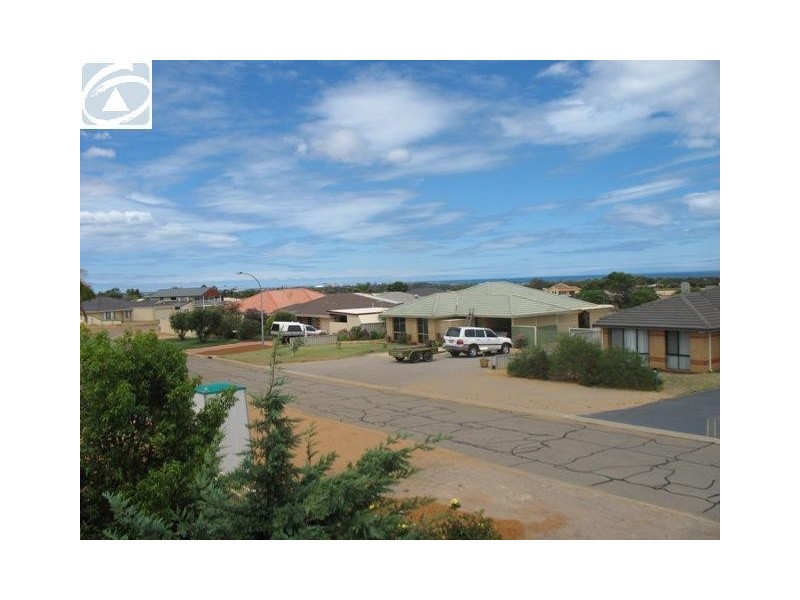 18 Halfmoon Drive, Waggrakine WA 6530