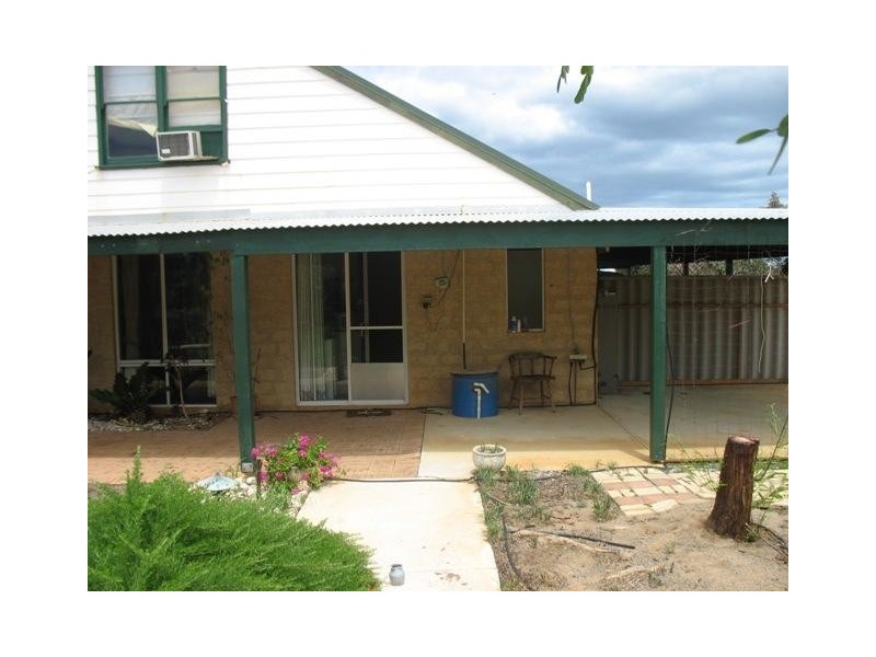 18 Halfmoon Drive, Waggrakine WA 6530