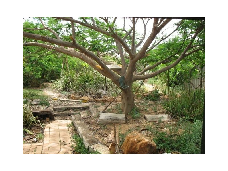 18 Halfmoon Drive, Waggrakine WA 6530