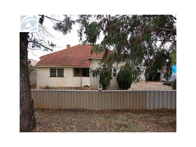 221 Second Street, Wonthella WA 6530