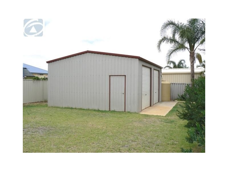 14 Halfmoon Drive, Waggrakine WA 6530