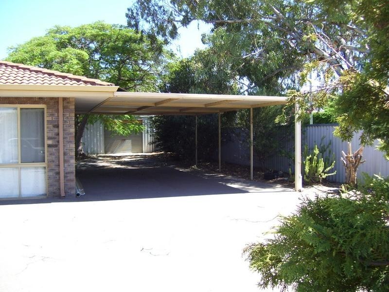 4 Yarraman Road, Waggrakine WA 6530