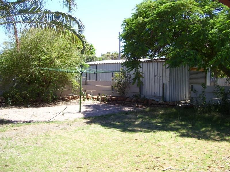 4 Yarraman Road, Waggrakine WA 6530