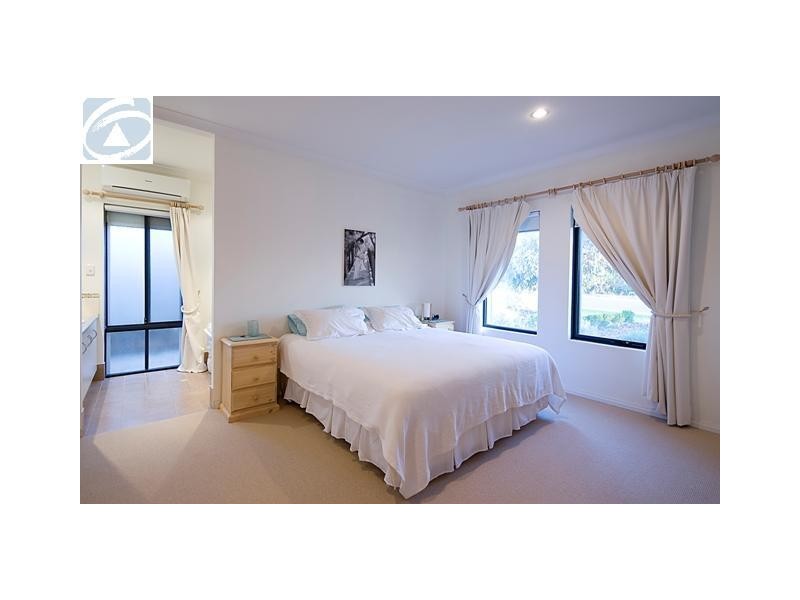 15 Reef Boulevard, Drummond Cove WA 6532