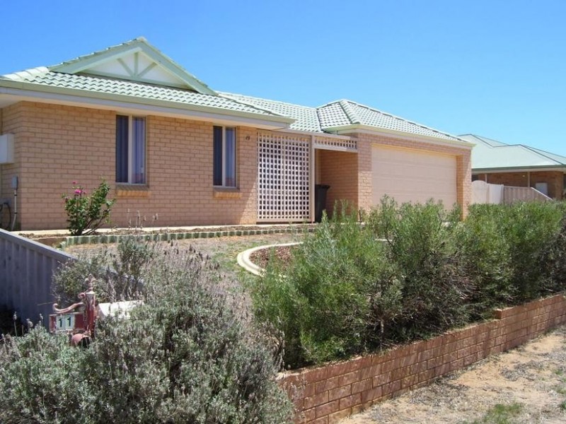 13 Hillview Drive, Drummond Cove WA 6532