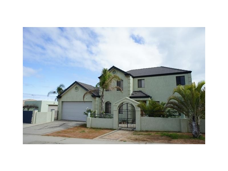 8 Endeavour Drive, Wandina WA 6530