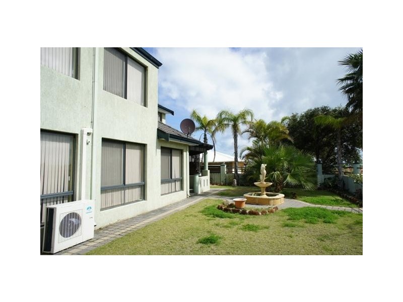 8 Endeavour Drive, Wandina WA 6530