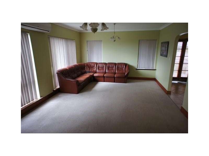 8 Endeavour Drive, Wandina WA 6530