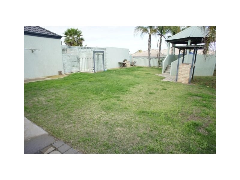 8 Endeavour Drive, Wandina WA 6530