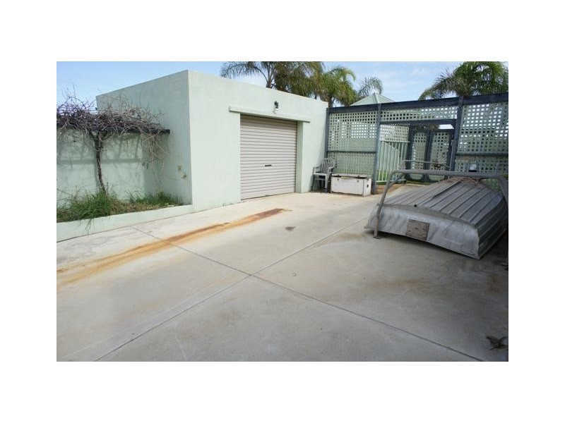 8 Endeavour Drive, Wandina WA 6530