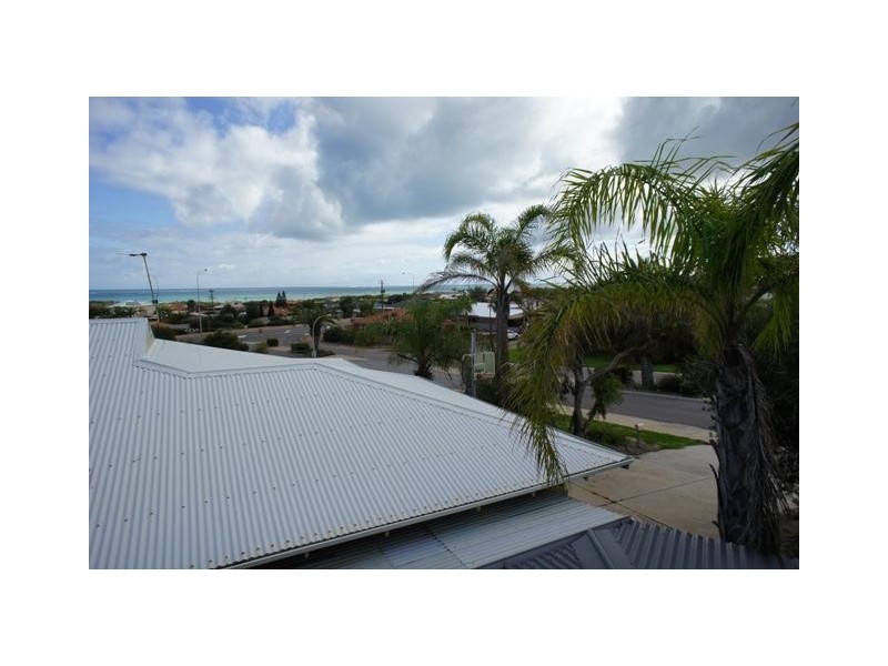 8 Endeavour Drive, Wandina WA 6530