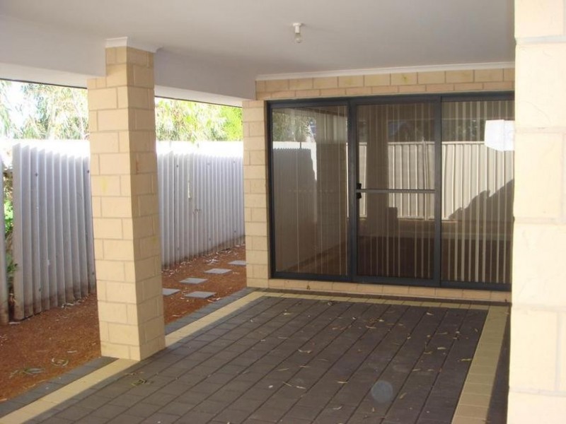 B/242 SECOND STREET, Wonthella WA 6530