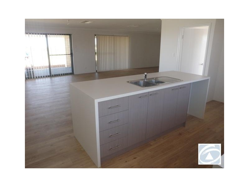 39 Weeloo Road, Waggrakine WA 6530