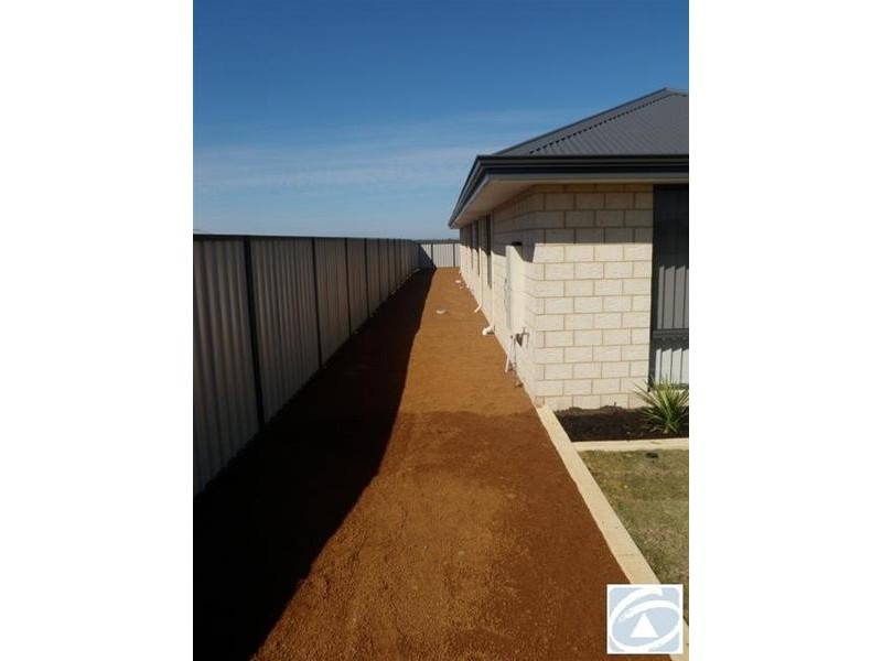 39 Weeloo Road, Waggrakine WA 6530