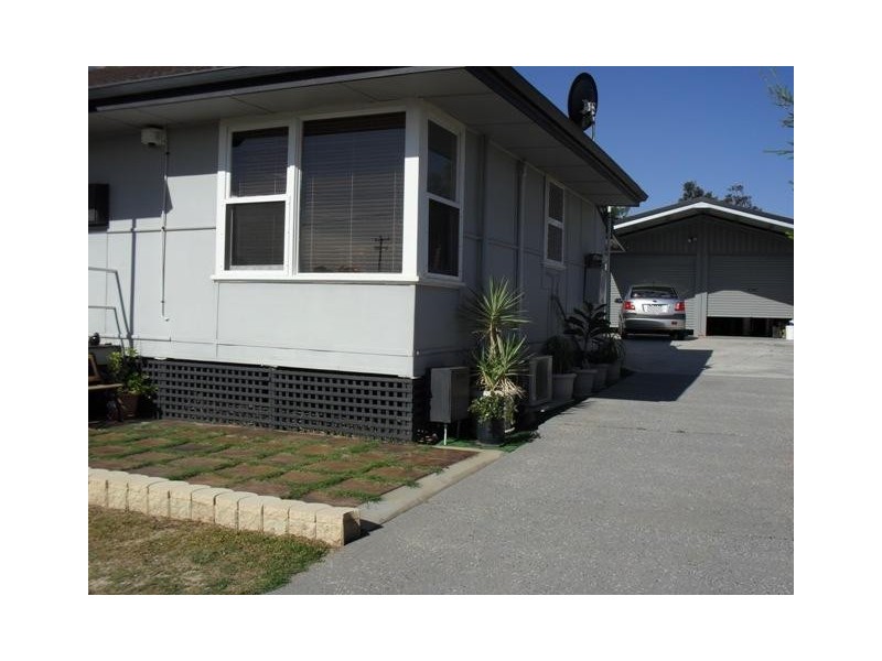 6 Ulmus Street, Rangeway WA 6530