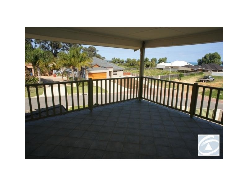 7 St Georges Close, Bluff Point WA 6530