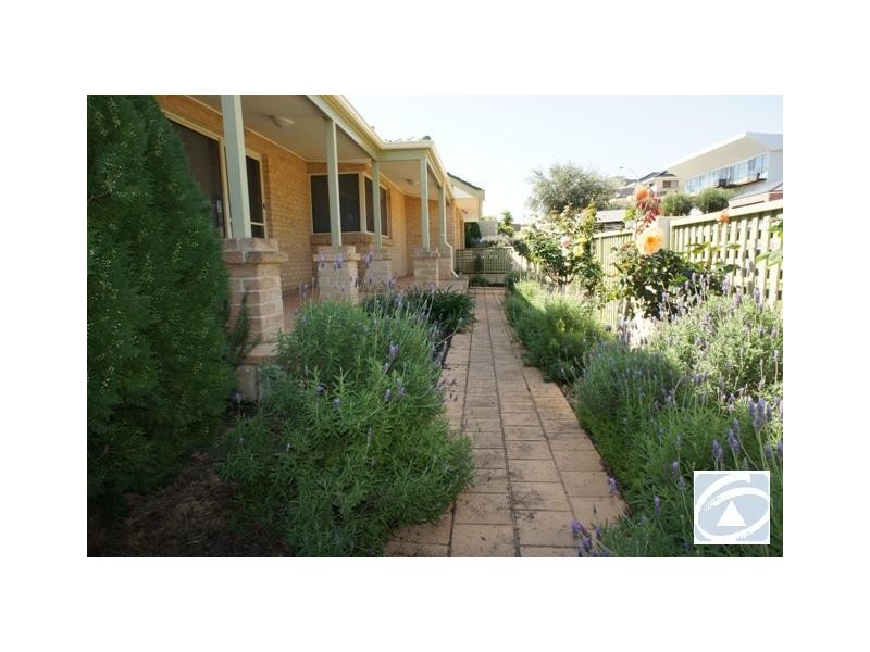 7 St Georges Close, Bluff Point WA 6530