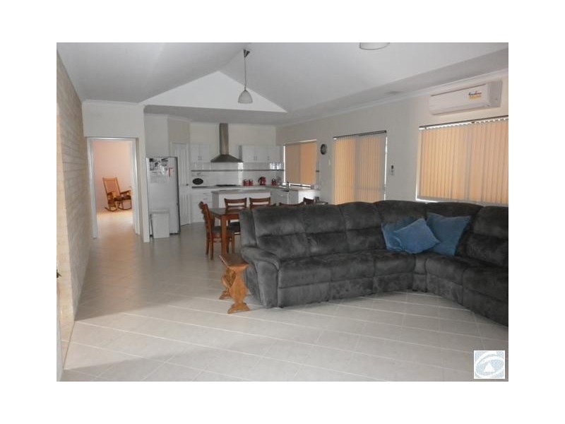 85 David Road, Waggrakine WA 6530