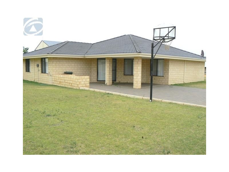 4 Halfmoon Drive, Waggrakine WA 6530