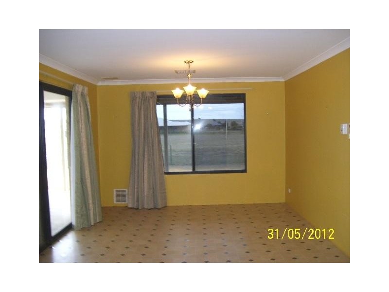 16 Polwarth Parade, Deepdale WA 6532