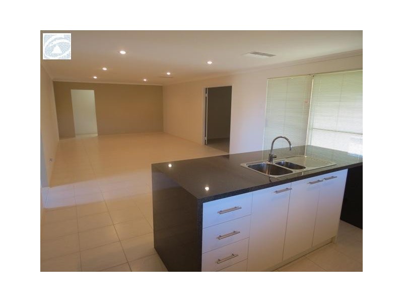 7 Rosapark Boulevard, Webberton WA 6530