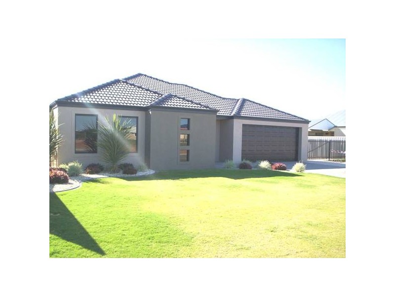 39 Columbus Boulevard, Wandina WA 6530