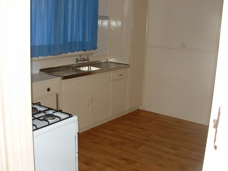 33 Crowther Street, Beachlands WA 6530