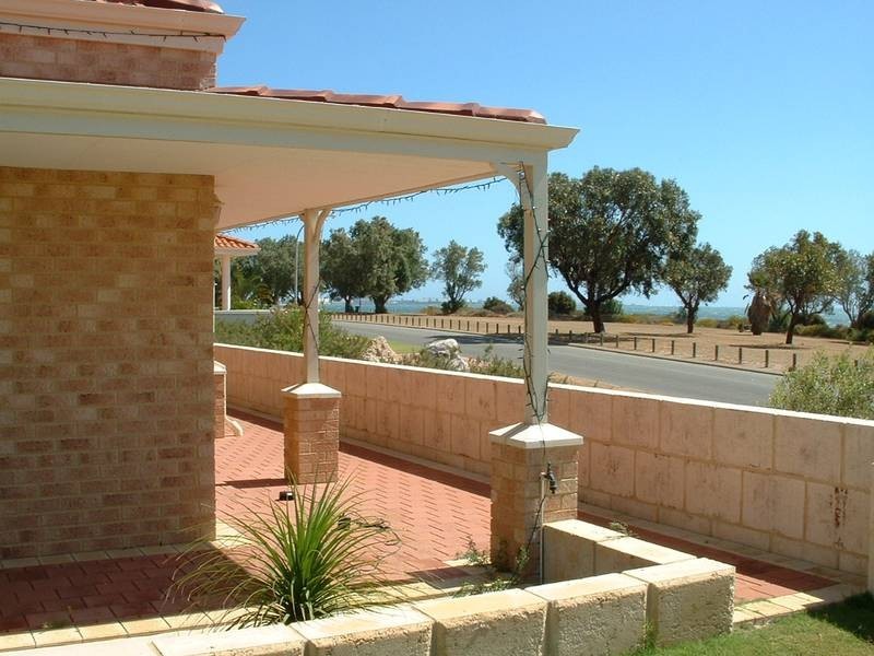 2 Hosken Street, Bluff Point WA 6530