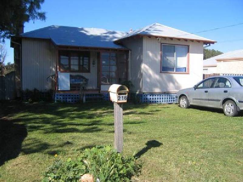 216 Evans Street, Beachlands WA 6530